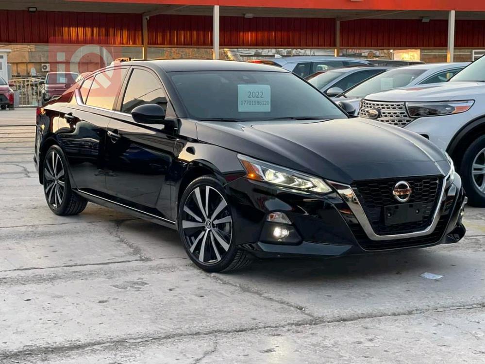 2022 altima black